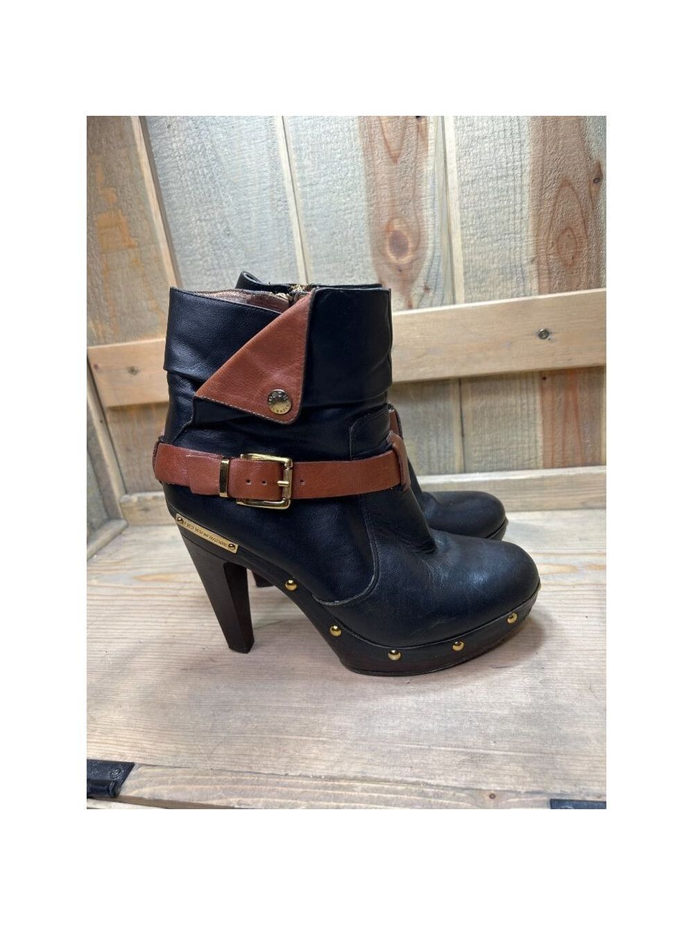US7 BCBG Generation Leather OUTER High Fall Boots Black Brown - flawed interior